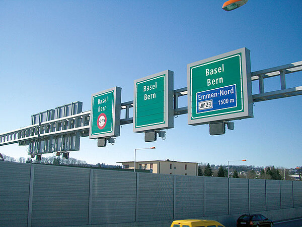 Premenné dopravné značky s lamelovou technikou